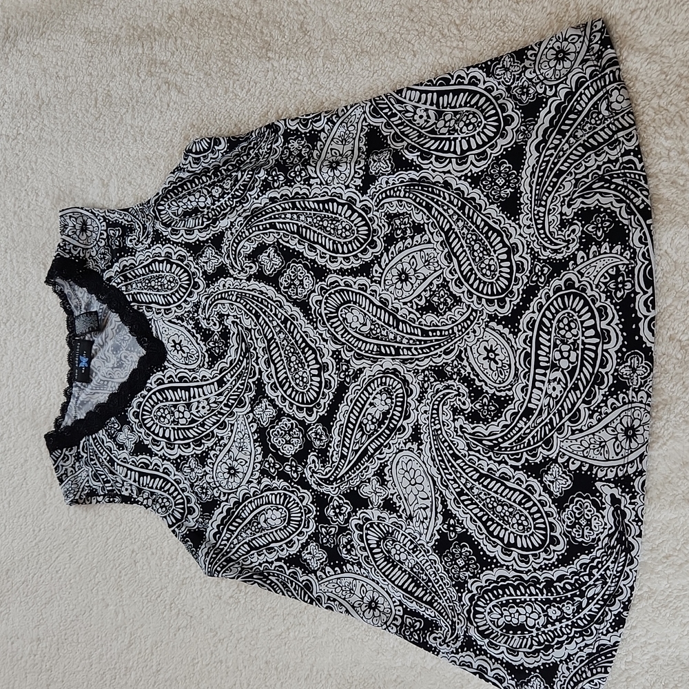 New Additions Maternity M tank White Black Lace